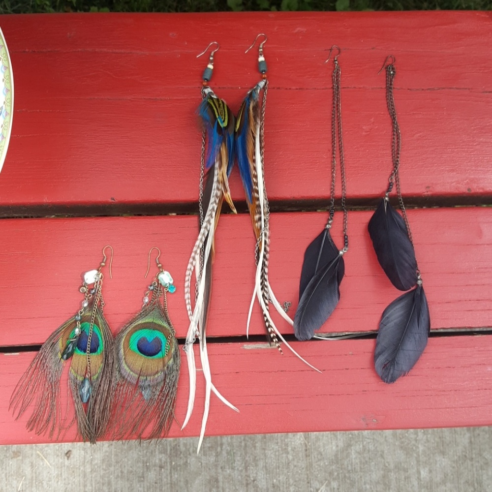 Lot of feather earrings